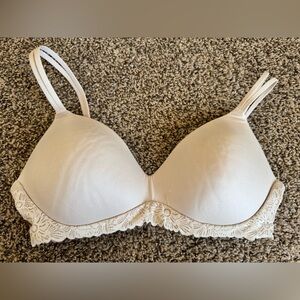 Cream push up, unlined bra, 38 D, lace detail around band